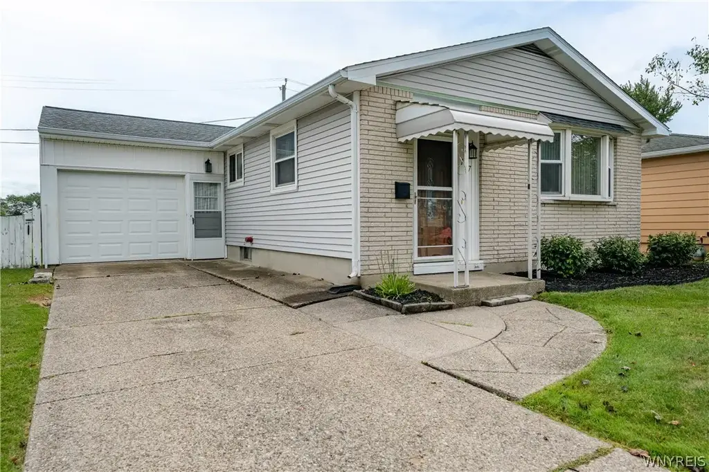 127 Madaline Lane, Cheektowaga