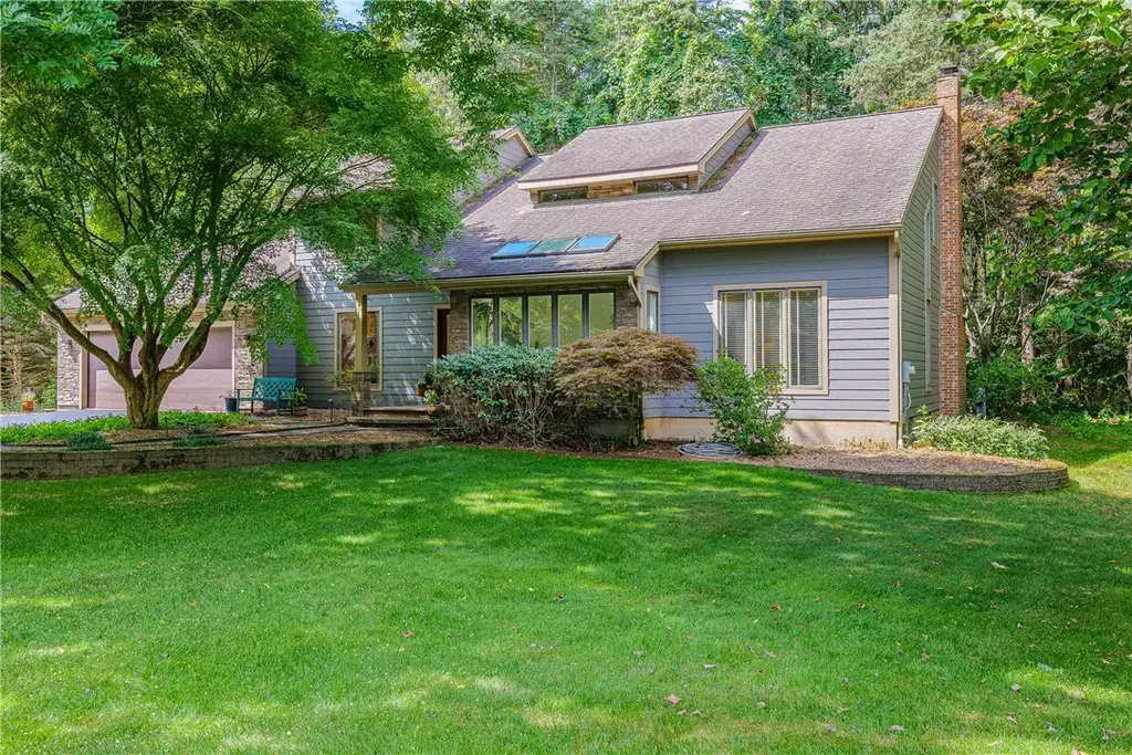 5 Northwood Drive, Perinton