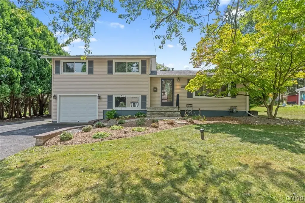 116 E Arbordale Road, Camillus