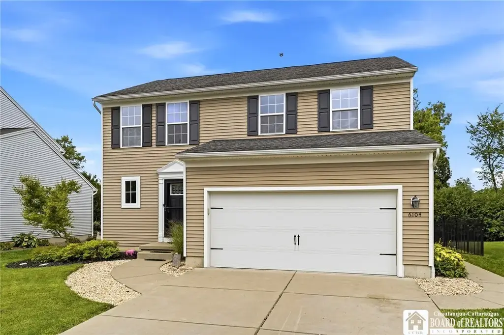 6104 Woodford Drive, Hamburg
