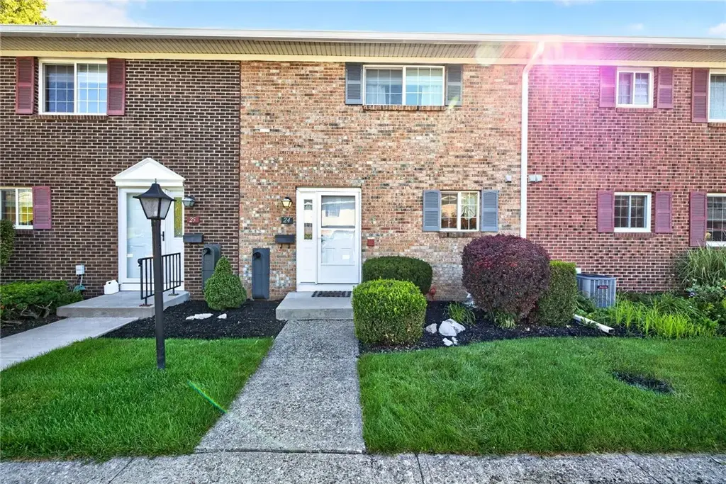 24 Holiday Harbour Street, Canandaigua City