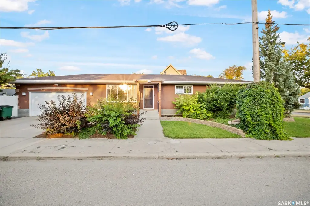 405 4th Avenue Ne, Moose Jaw