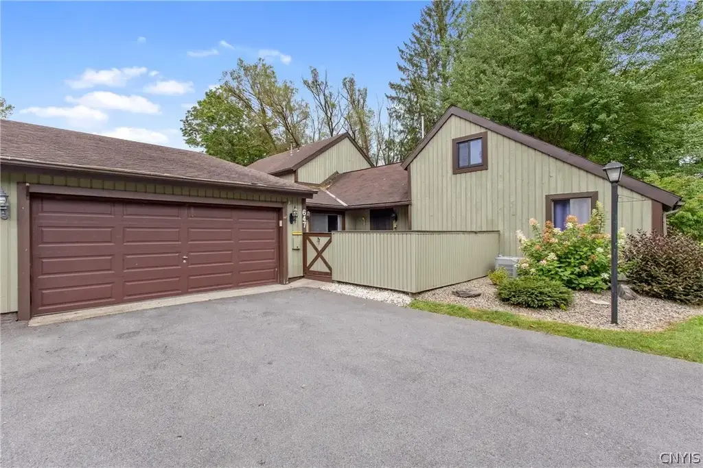 647 Idlewood Court, Van Buren