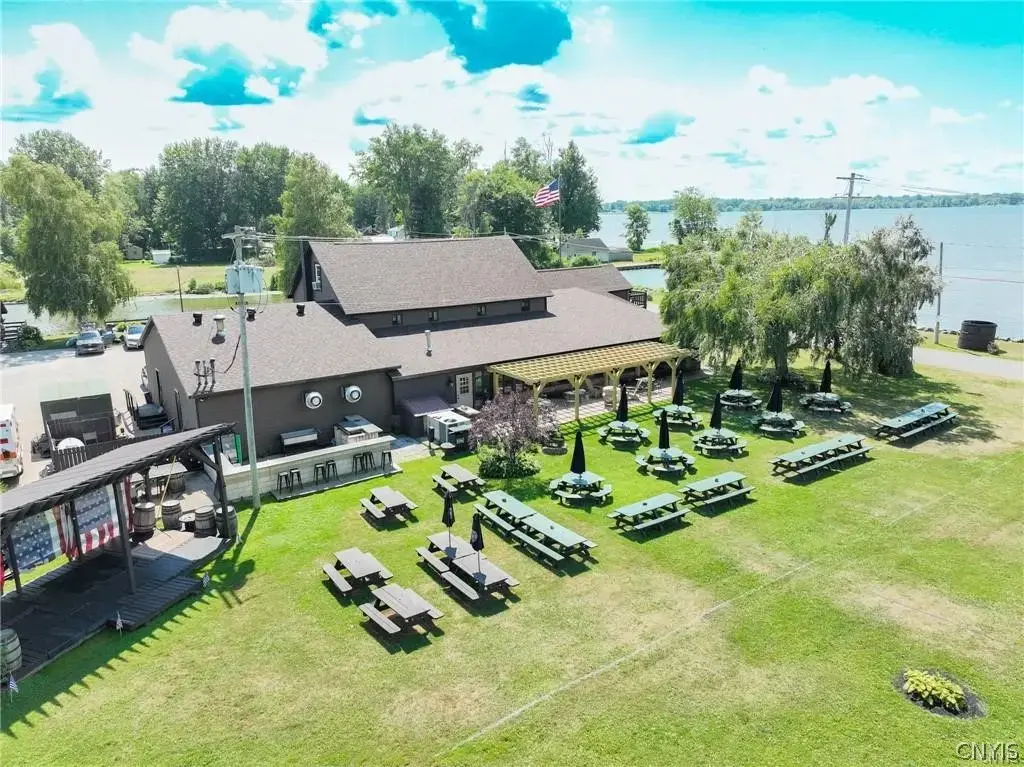 6266 Lakeshore Road S, Verona
