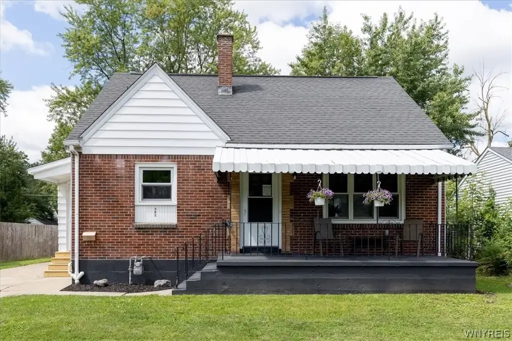382 Windermere Boulevard, Amherst