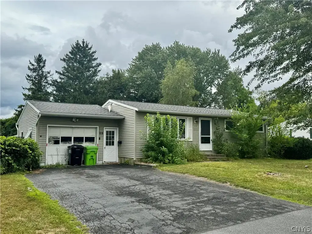 119 Ontario Place, Salina