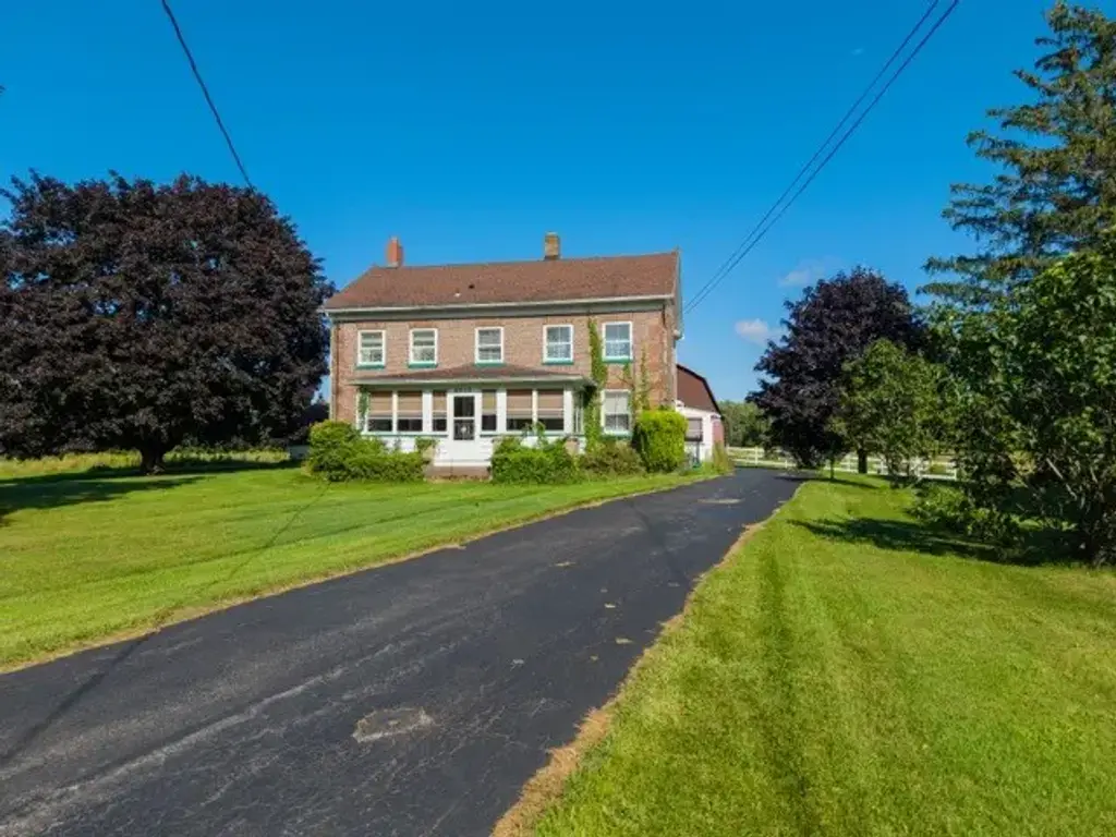 6952 Ontario Center Road, Ontario