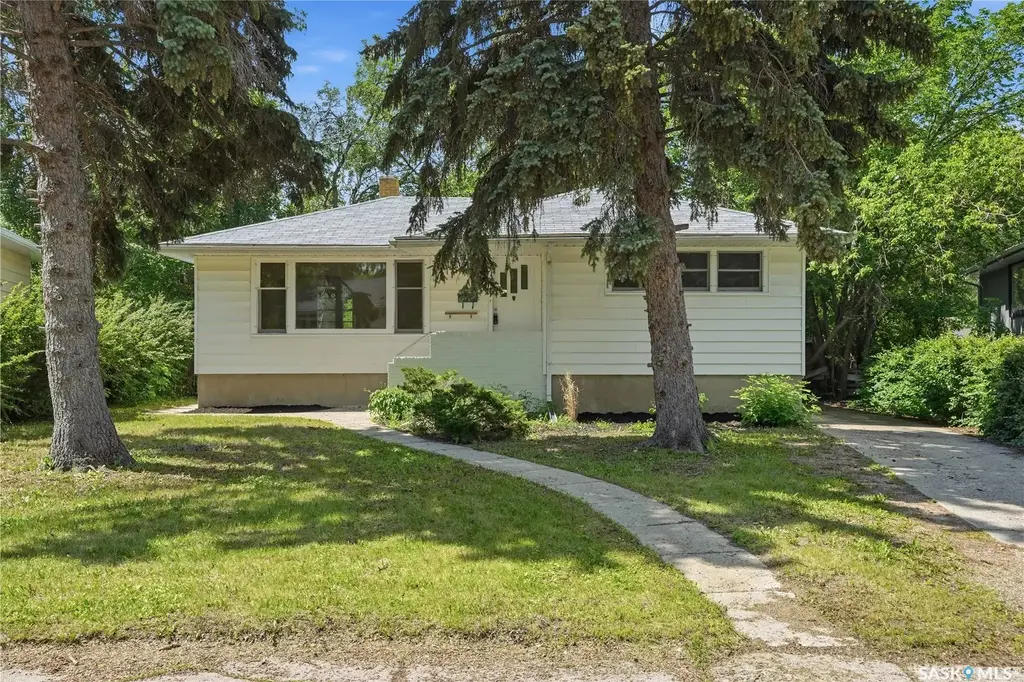 2928 Queen Street, Regina