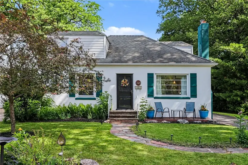 748 Eaton Road, Irondequoit