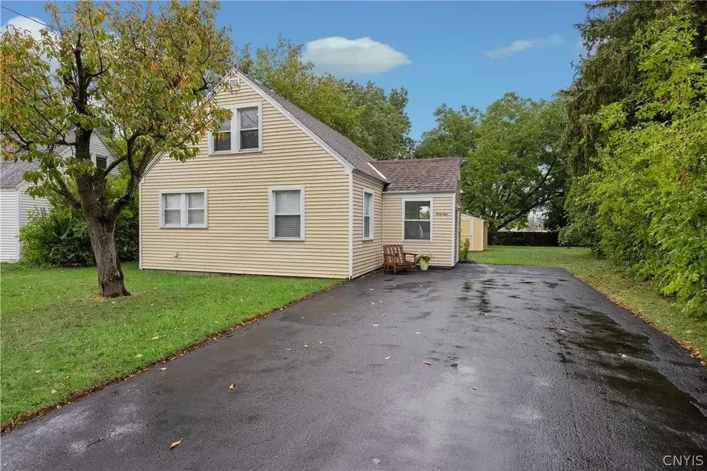 41 Grover Street, DeWitt