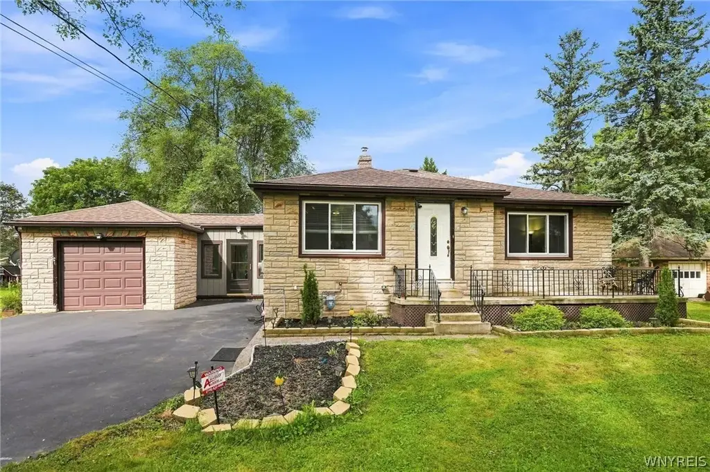 100 Brompton Road, Amherst