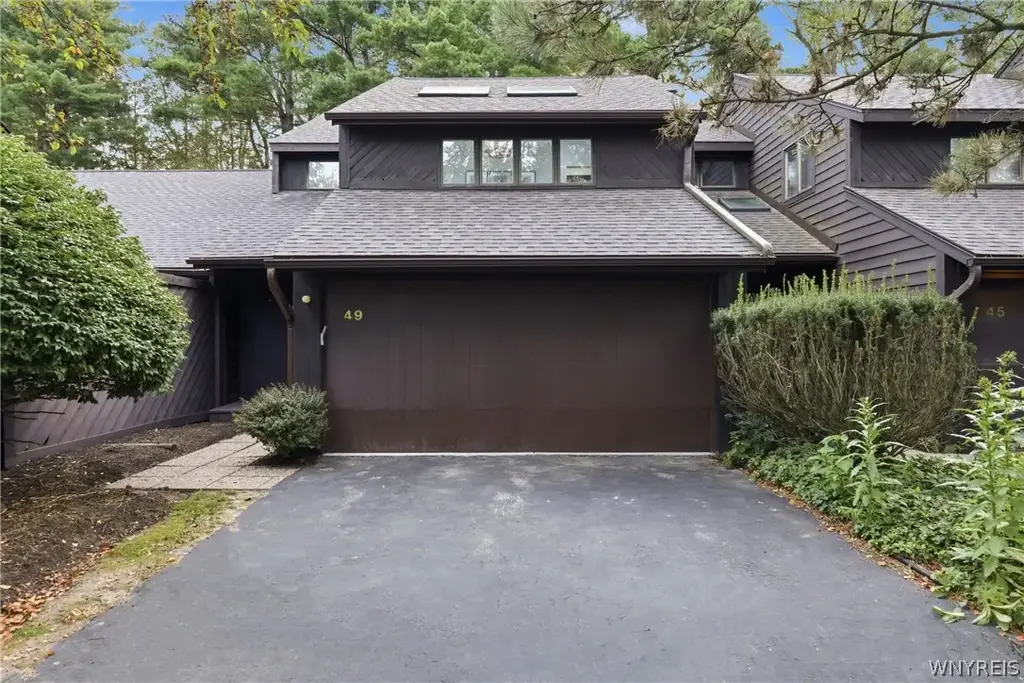49 Breezewood, Amherst