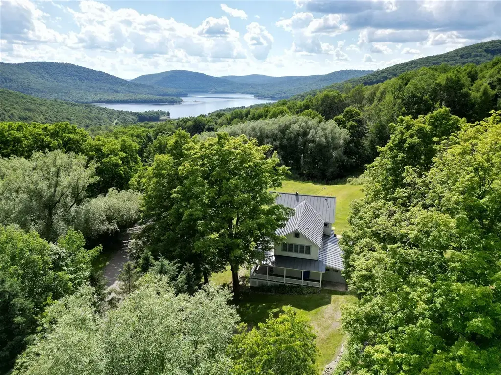 611 Faulkner Road, Tompkins