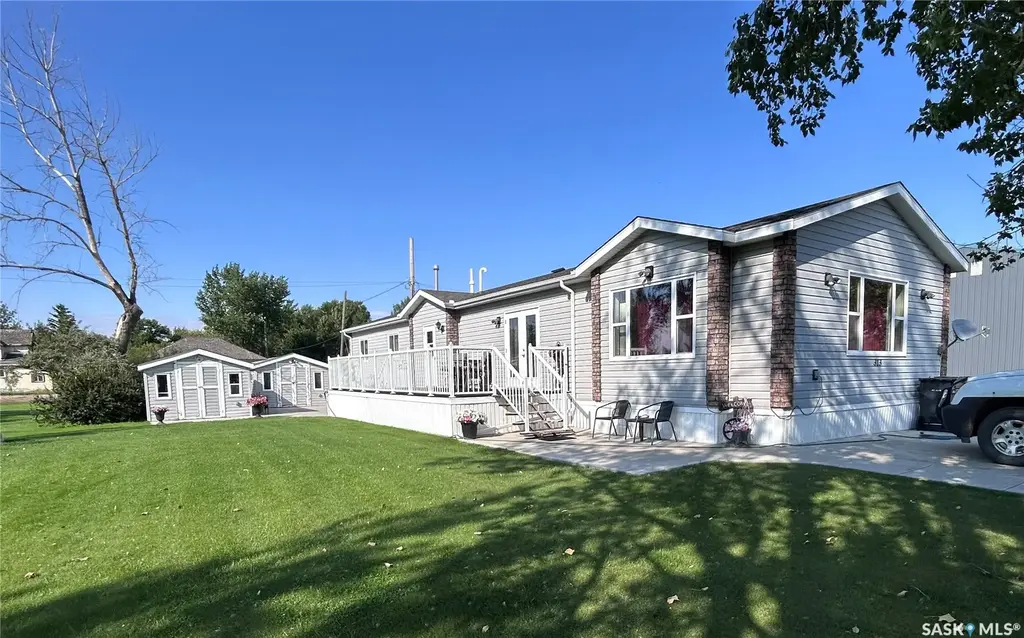 313 1st Street N, North Portal