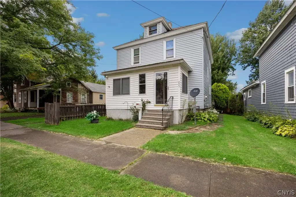 223 E Elm Street, Oneida