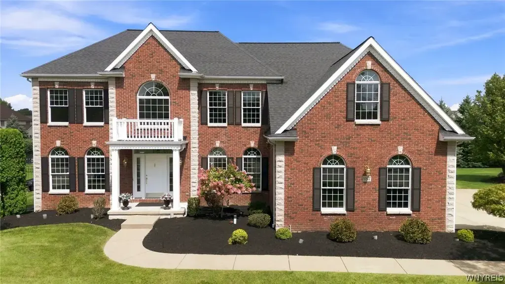 8817 Stonebriar Drive, Clarence