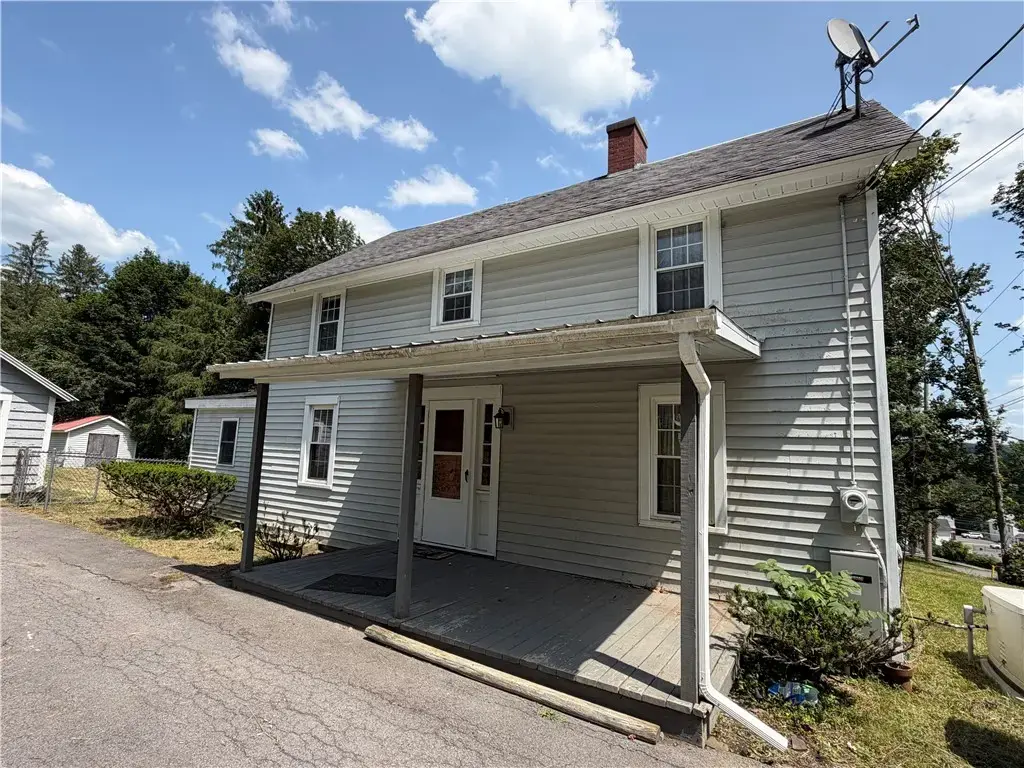 6 Holmes Avenue, New Berlin