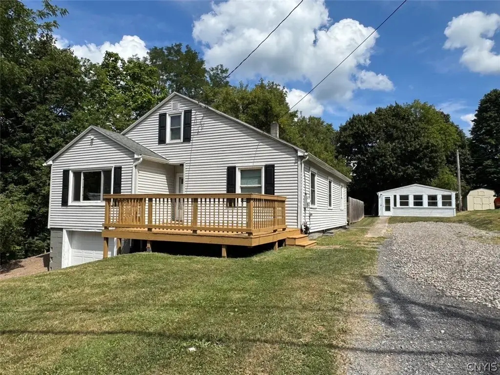 21 S Skaneateles Street, Elbridge