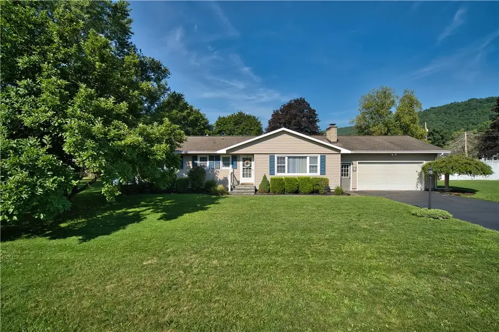 9 Flint Road, Big Flats