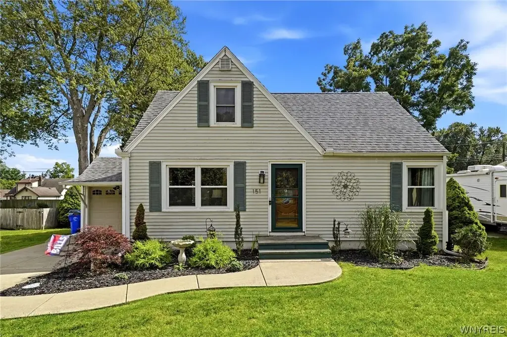 151 Cloverside Drive, West Seneca