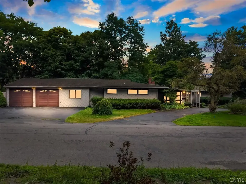 100 Sherbrooke Road, Manlius