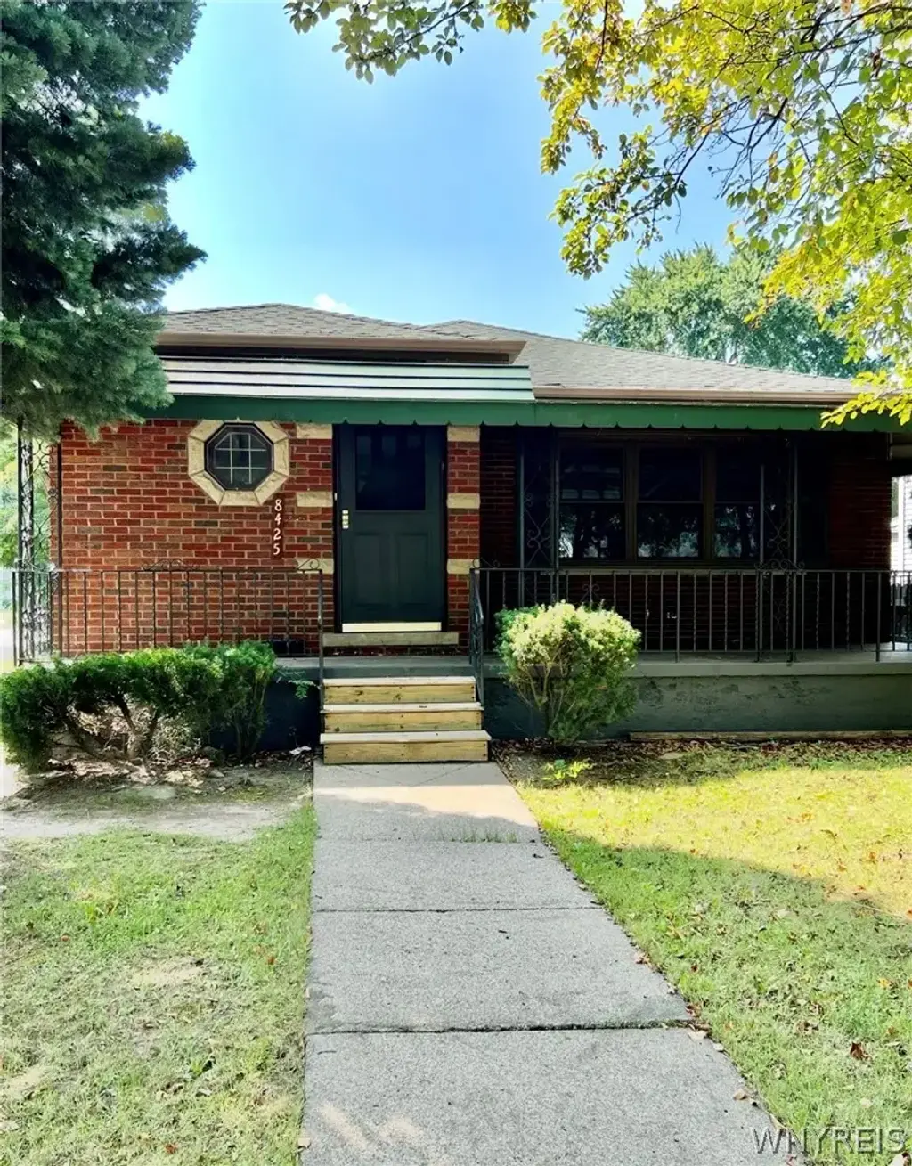 8425 Pershing Avenue, Niagara Falls