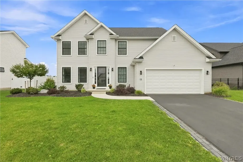11 Hickory Lane, Lancaster