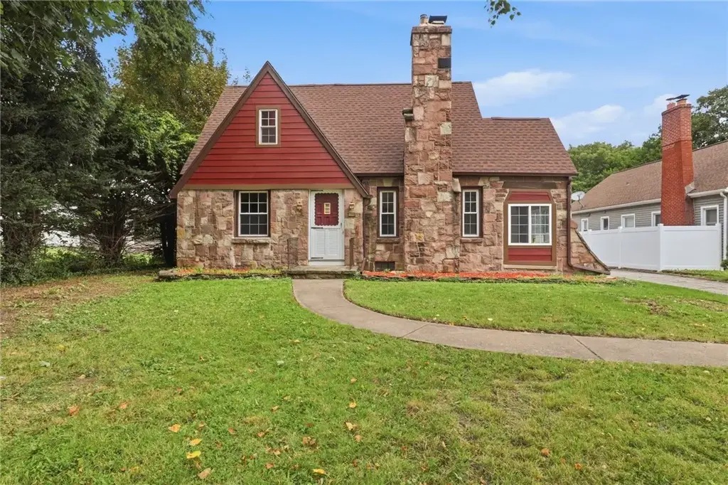 1590 Chili Avenue, Gates