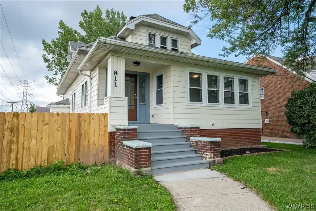811 Cleveland Drive, Cheektowaga