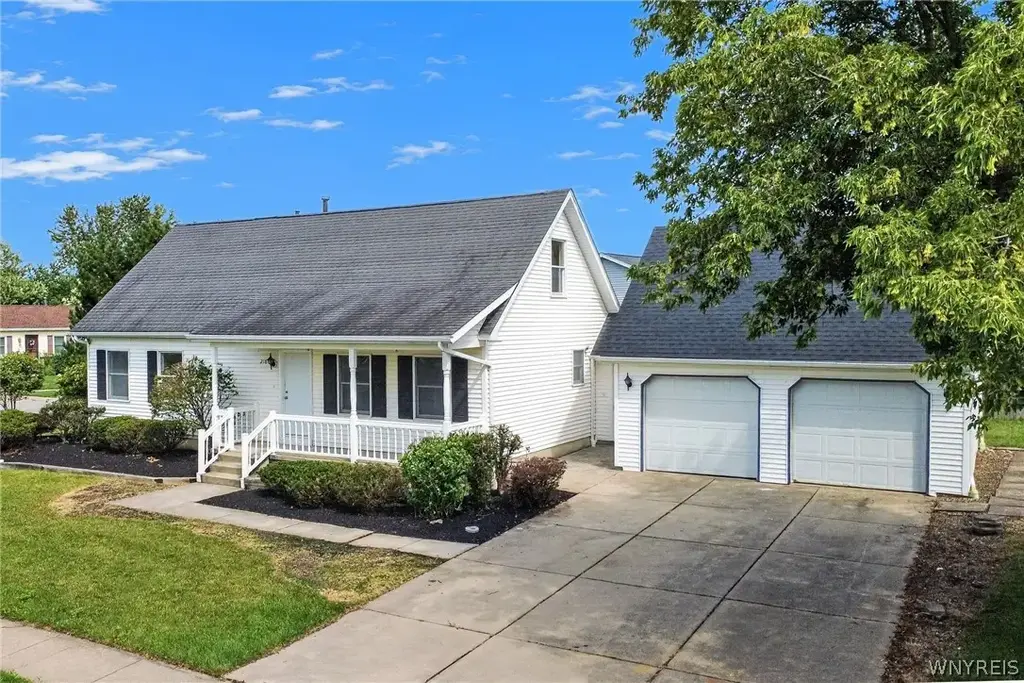 218 Summit Avenue, West Seneca