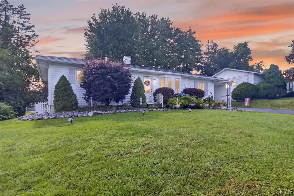 34 Hollywood Drive, Whitestown