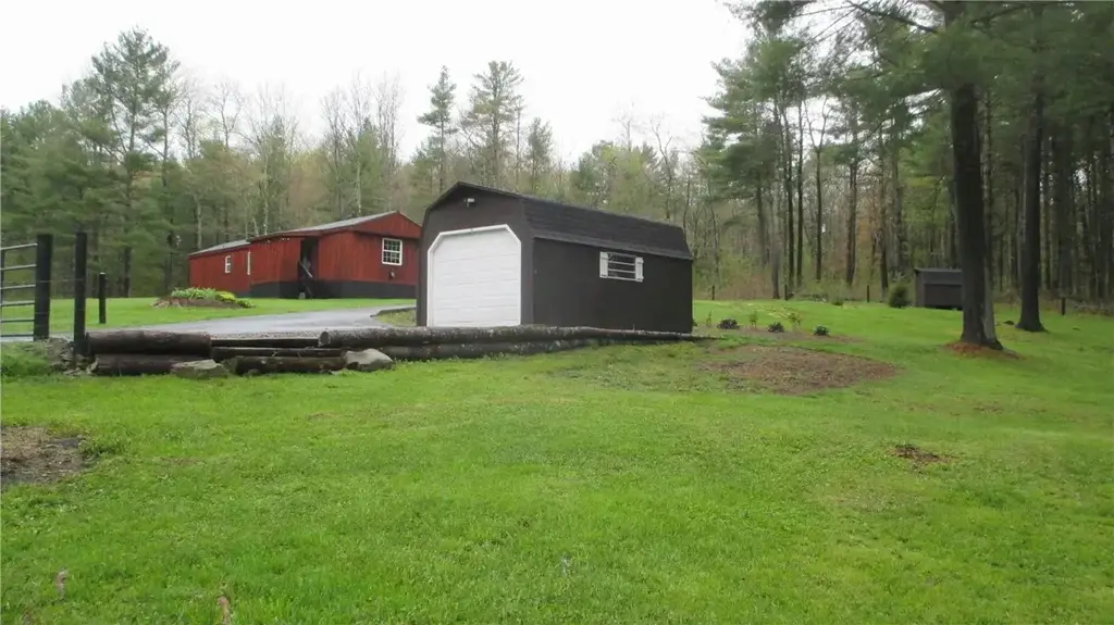 385 Lyon Road, Bainbridge