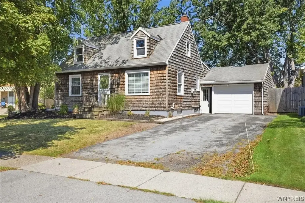 132 Farmingdale Road, Cheektowaga