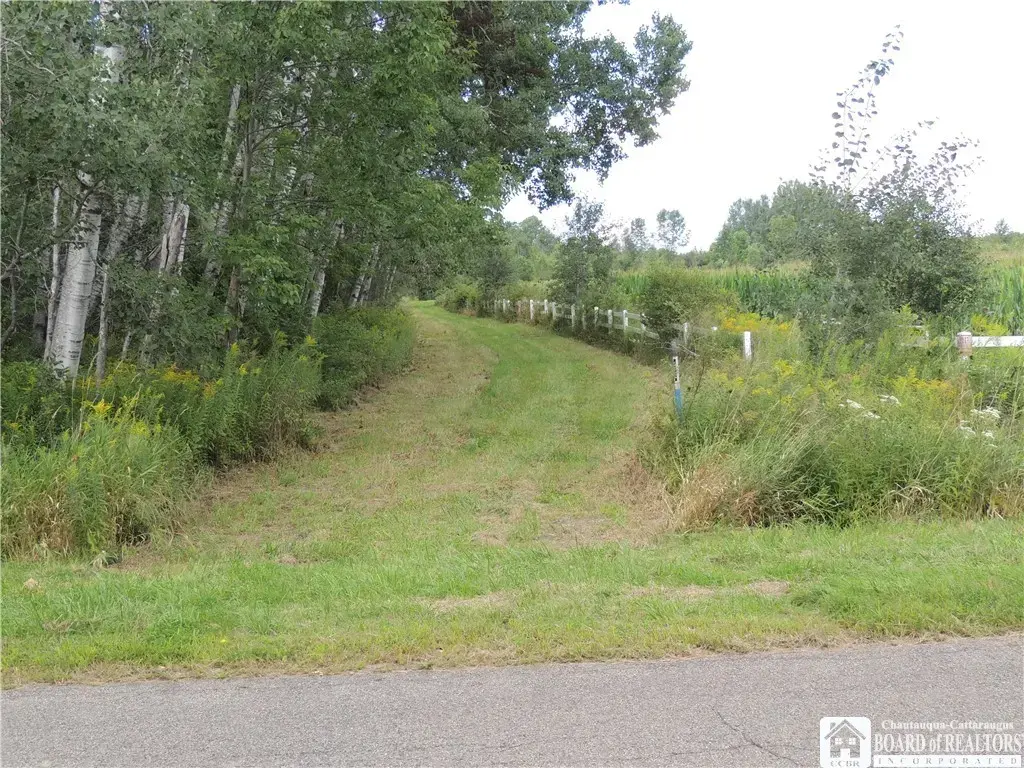 Mead Road N, Busti