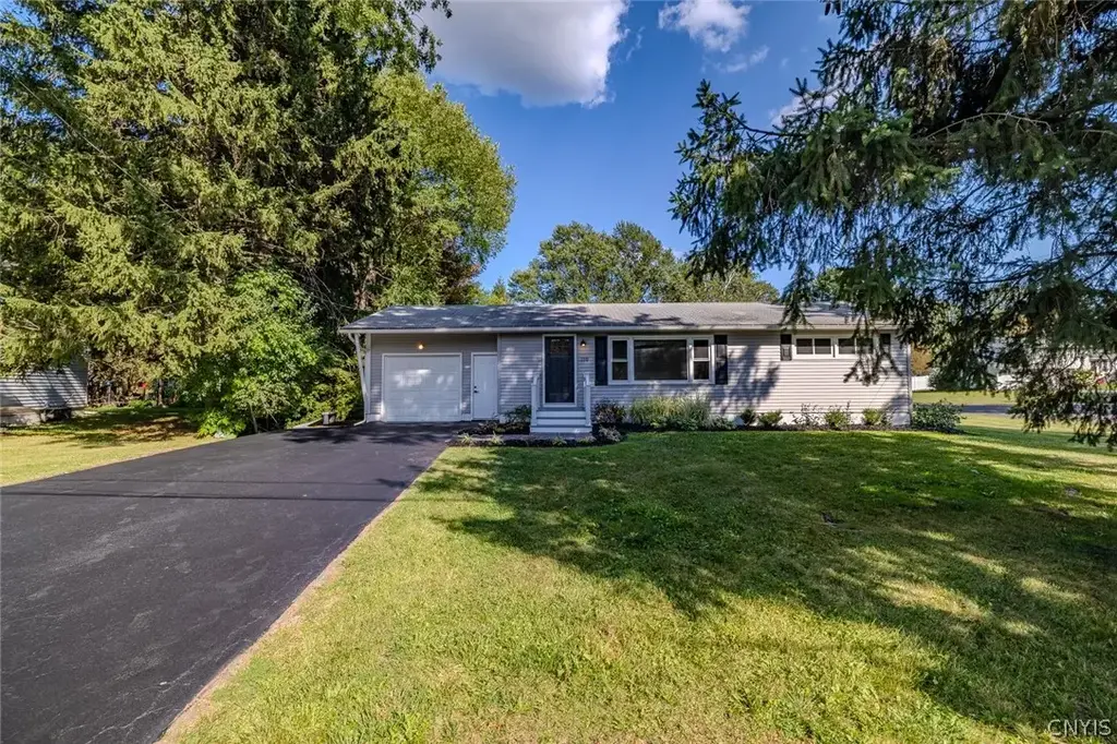 119 Greystone Drive, Camillus