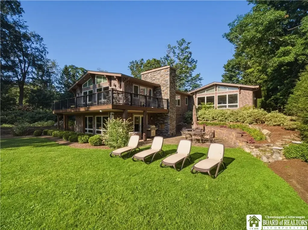 320 Lakeside Drive, Ellery