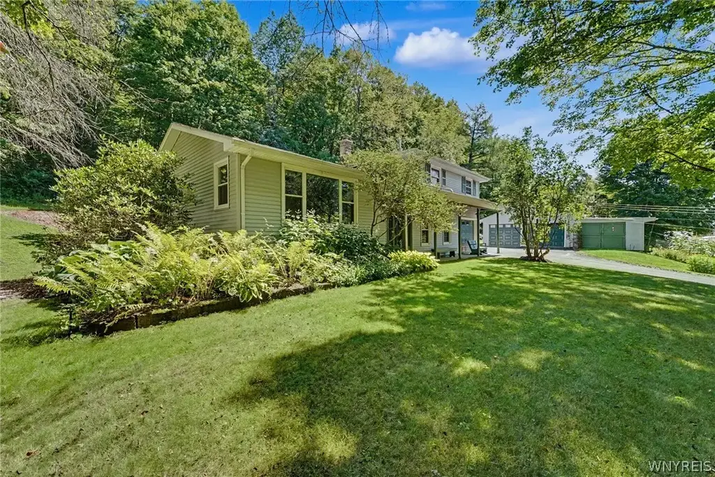 6667 Hunters Creek Road, Wales