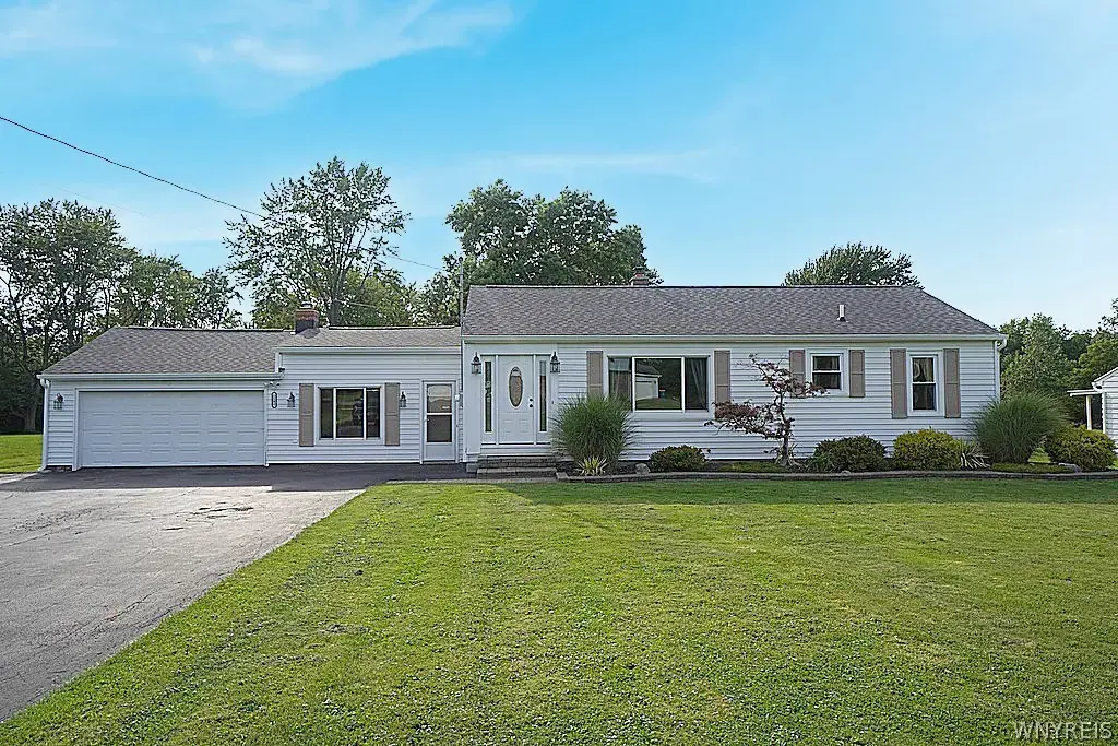 1180 Bowen Road, Elma