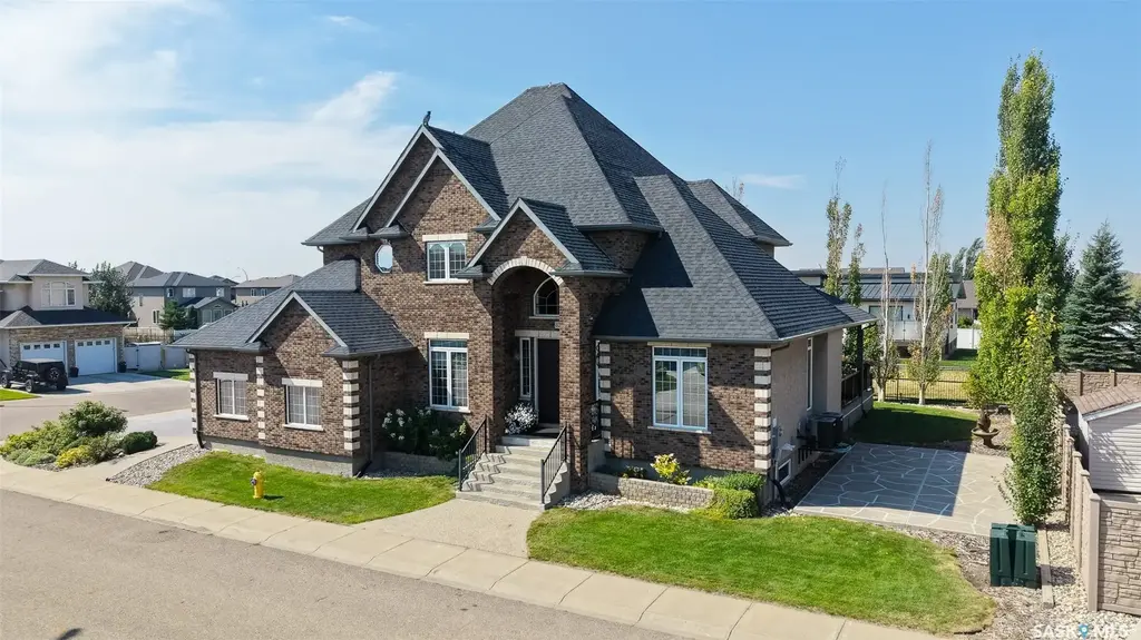8259 Wascana Gardens Point, Regina