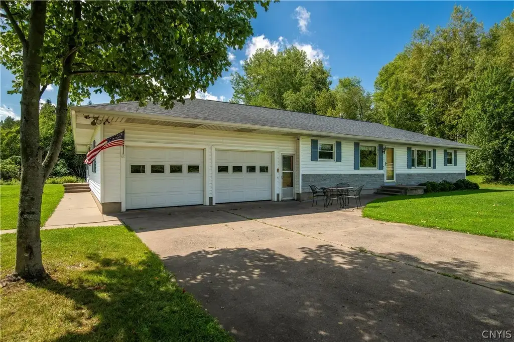 8110 Halsey Road, Whitestown