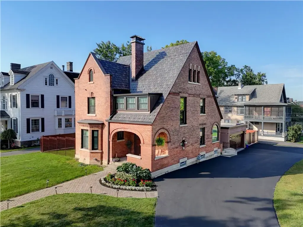 228 N Main Street, Canandaigua City
