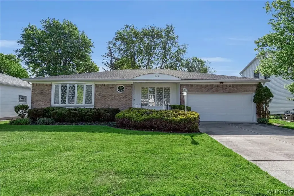 243 Seabrook Drive, Amherst
