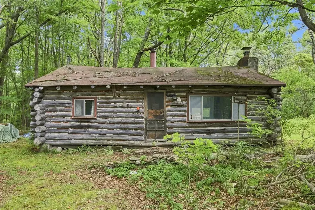 4050 Wood Hill Road, Italy