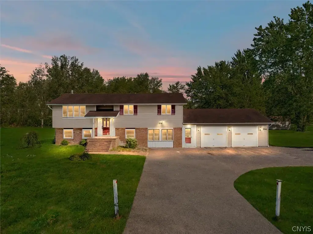 8942 Ash Lane, Sullivan