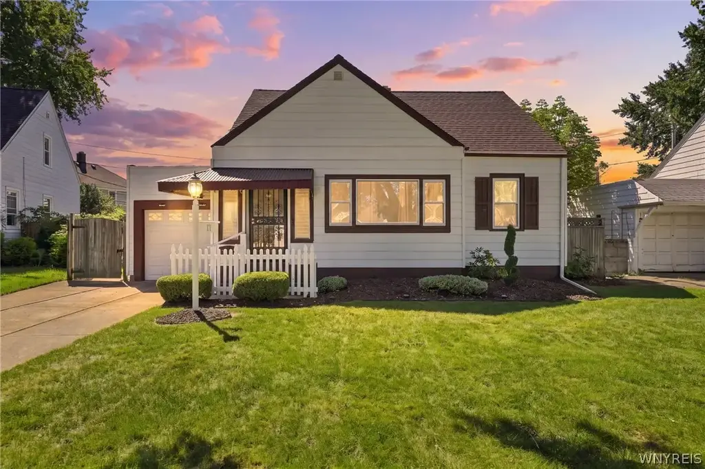 17 Campwood Court, Cheektowaga