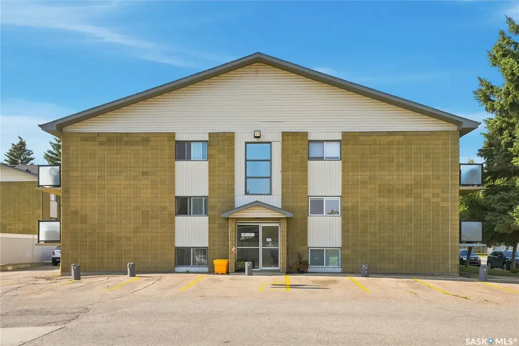 111 St Lawrence Crescent 2, Saskatoon