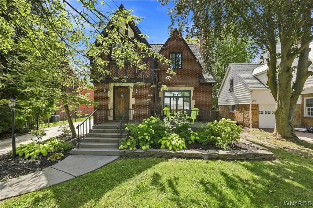 65 Danbury Lane, Tonawanda