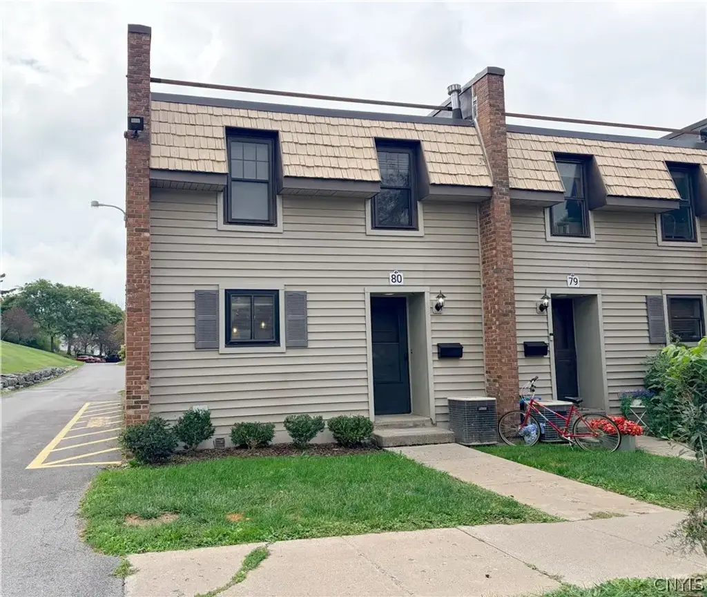 80 Chestnut Hills, New Hartford