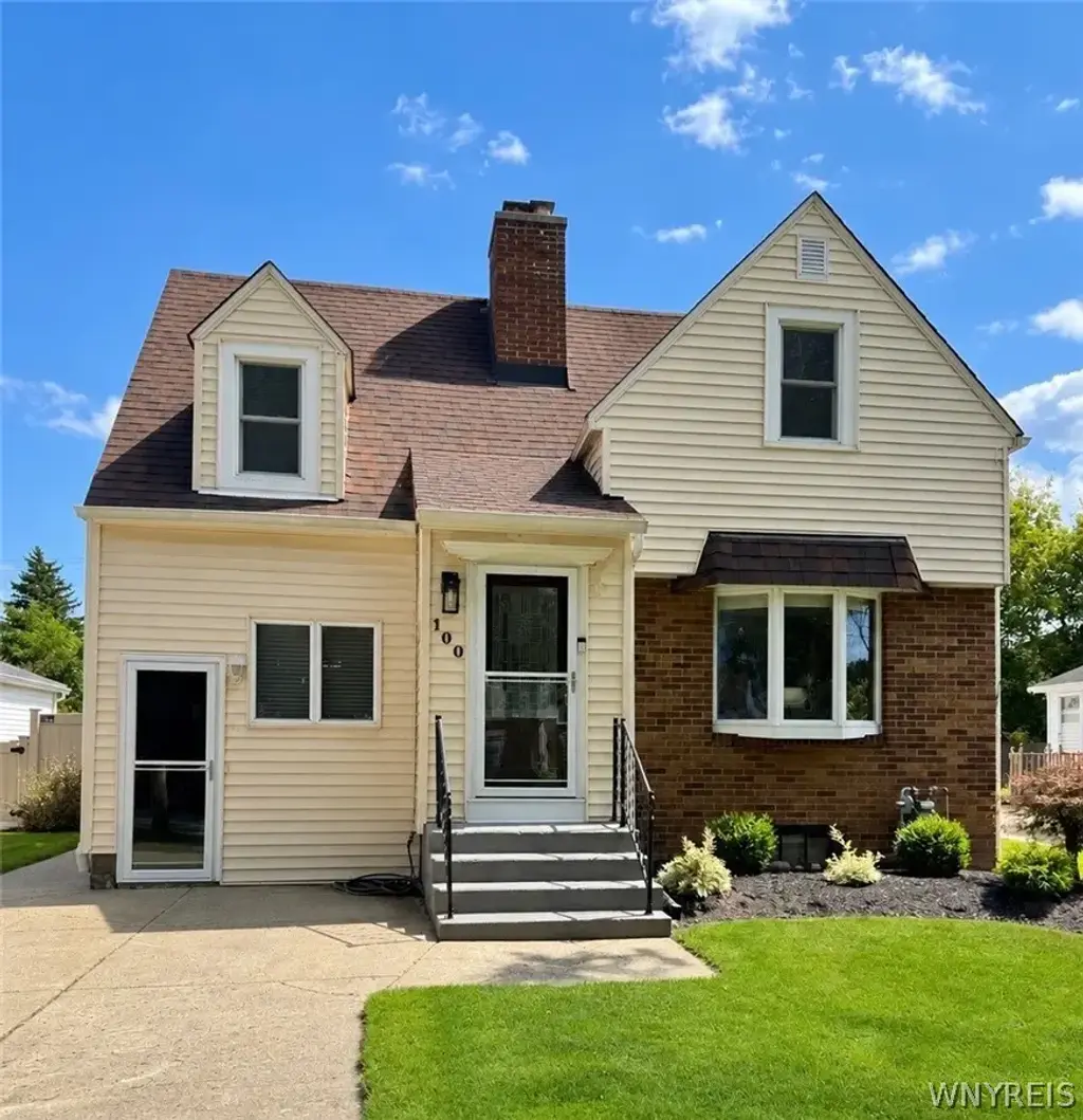 100 Woodcrest Drive, West Seneca