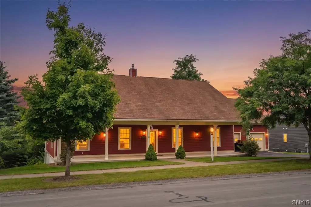 401 Tamarack Terrace, Hamilton